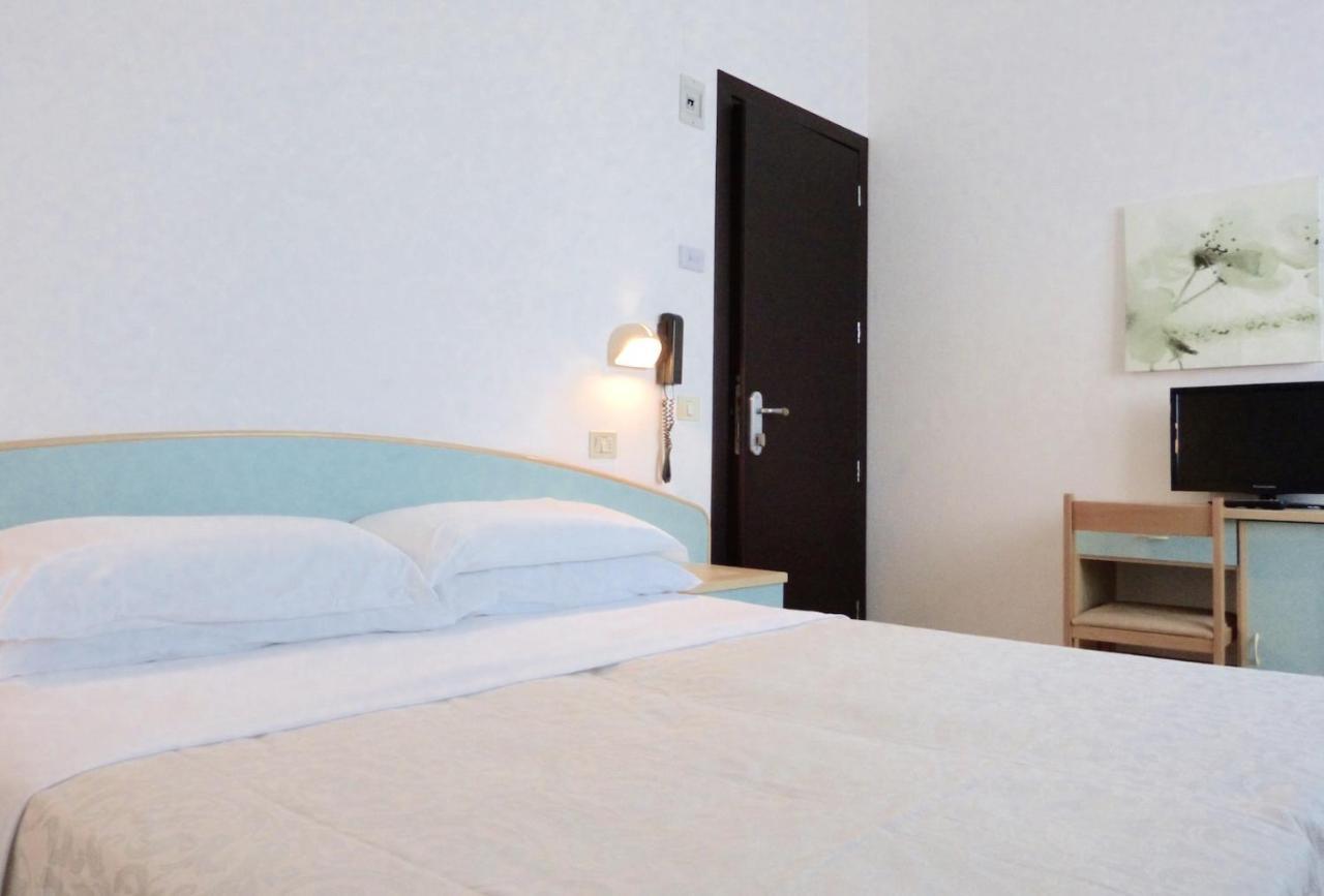 Hotel D'Annunzio Cattolica Ngoại thất bức ảnh