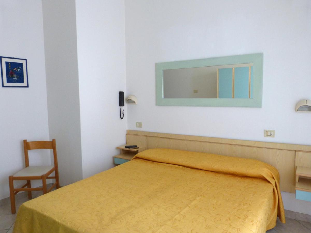 Hotel D'Annunzio Cattolica Ngoại thất bức ảnh