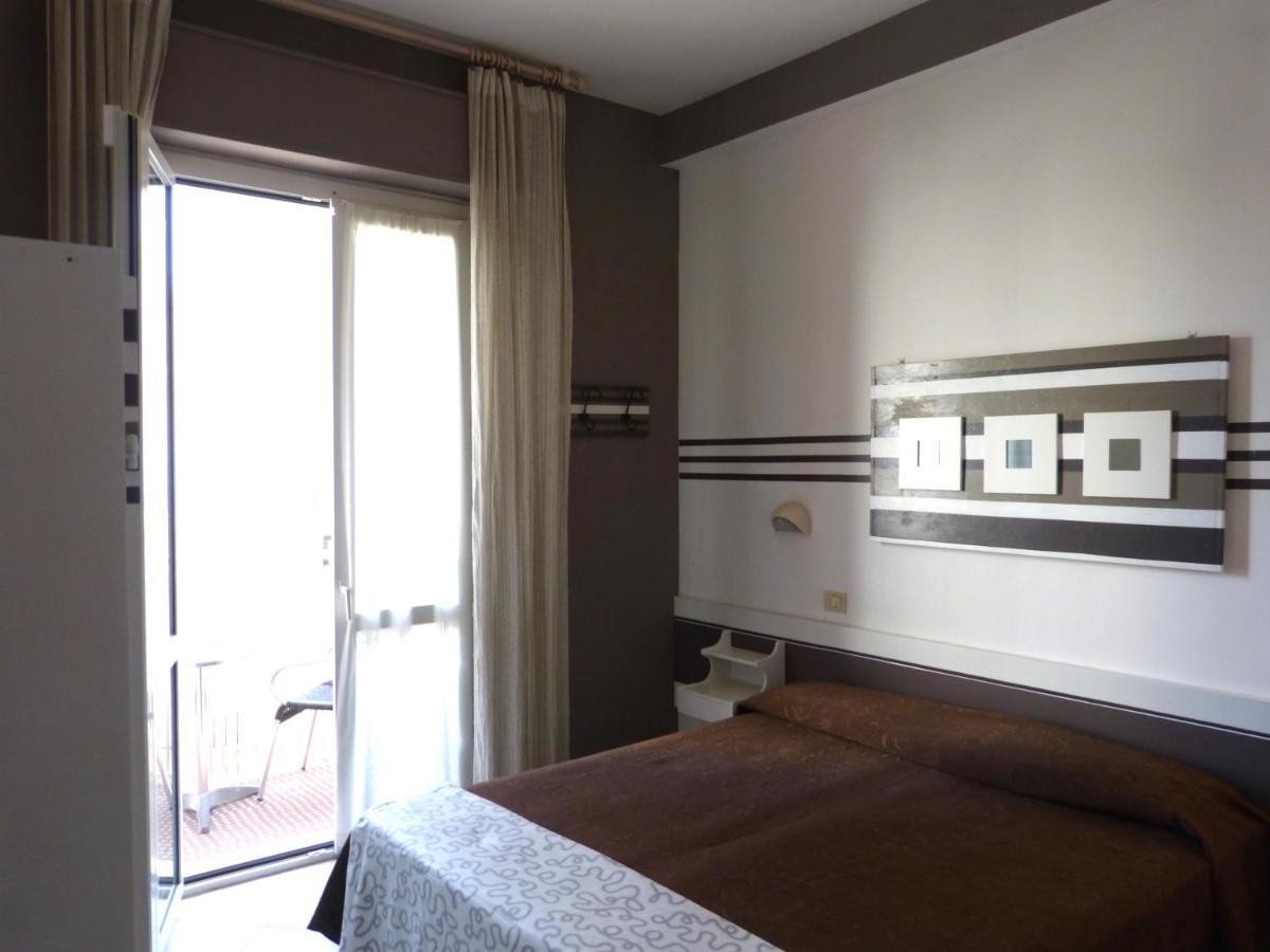 Hotel D'Annunzio Cattolica Ngoại thất bức ảnh