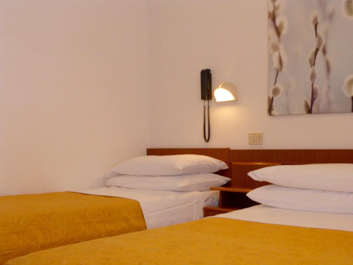 Hotel D'Annunzio Cattolica Ngoại thất bức ảnh