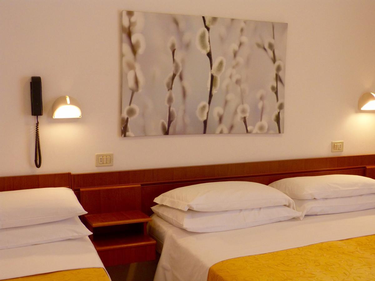 Hotel D'Annunzio Cattolica Ngoại thất bức ảnh
