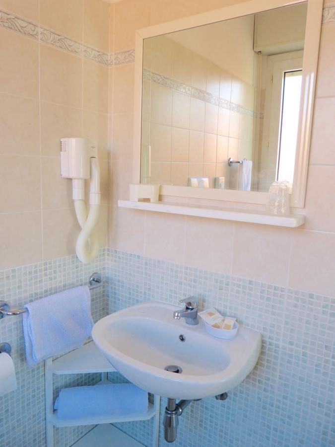 Hotel D'Annunzio Cattolica Ngoại thất bức ảnh